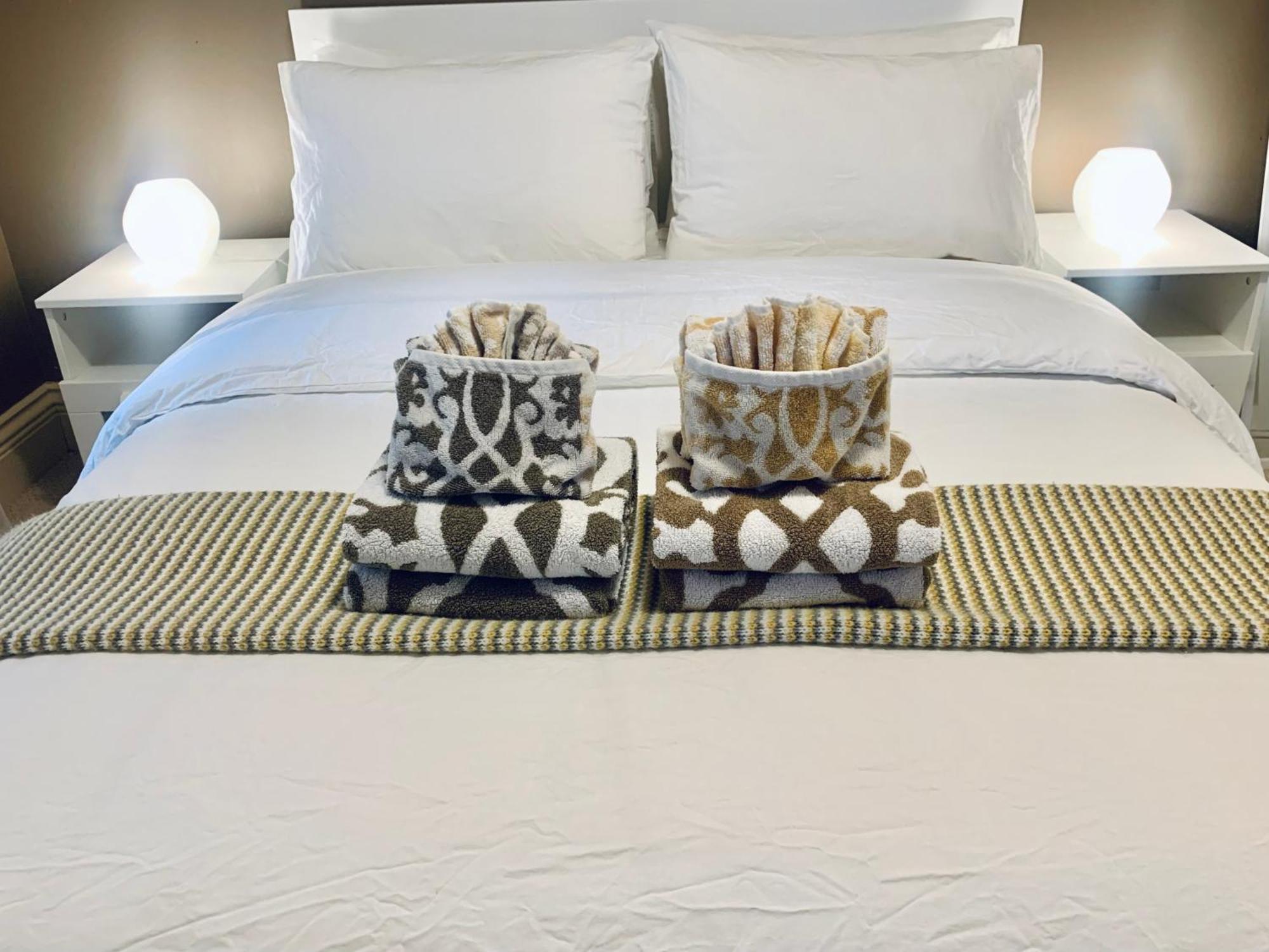 Scorpio House Langley- Room 3 Ngoại thất bức ảnh